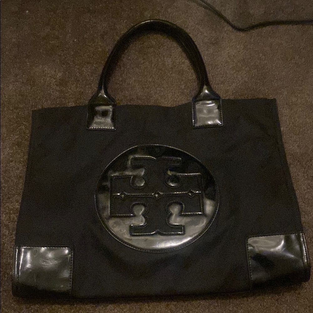 Tory Burch Black Leather Tote with Structured Design